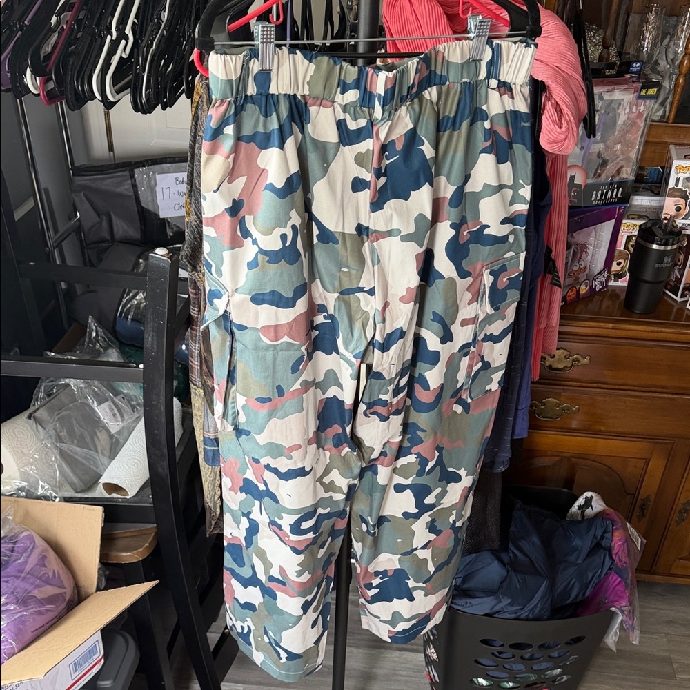 Women’s Camouflage Cargo Pants - Blue Green Brown Camo - Picture 5 of 5